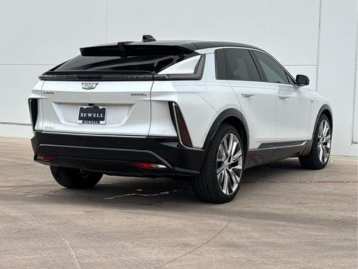 Crystal White Tricoat 2025 Cadillac LYRIQ Luxury