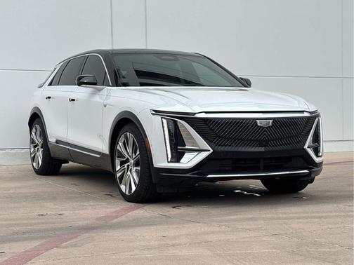 Crystal White Tricoat 2025 Cadillac LYRIQ Luxury