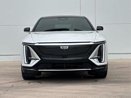 Crystal White Tricoat 2025 Cadillac LYRIQ Luxury