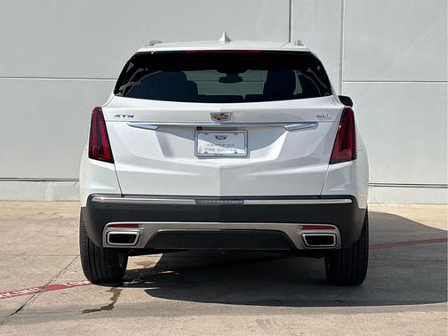 Crystal White Tricoat 2025 Cadillac XT5 Premium Luxury