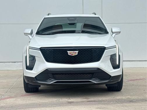 Crystal White Tricoat 2024 Cadillac XT4 Sport