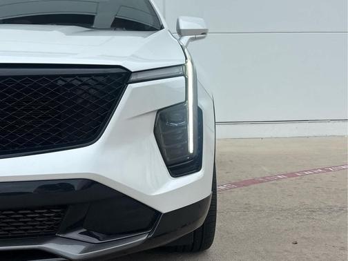 Crystal White Tricoat 2024 Cadillac XT4 Sport