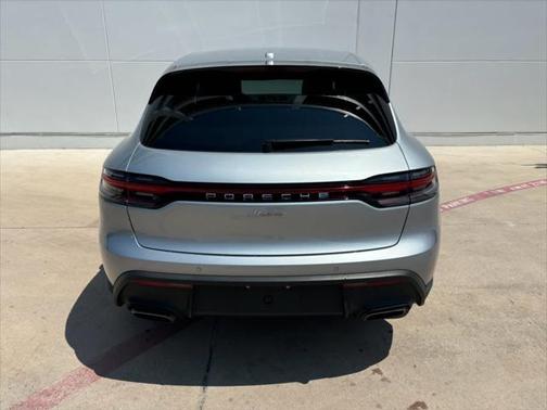 2023 Porsche Macan Base