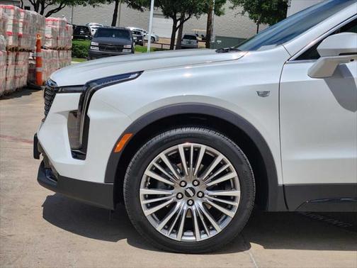 2025 Cadillac XT4 Premium Luxury