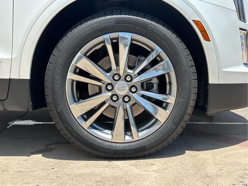 Crystal White Tricoat 2024 Cadillac XT5 Premium Luxury