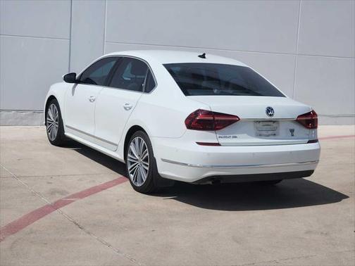 2017 Volkswagen Passat 1.8T SEL Premium