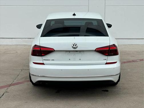 2017 Volkswagen Passat 1.8T SEL Premium