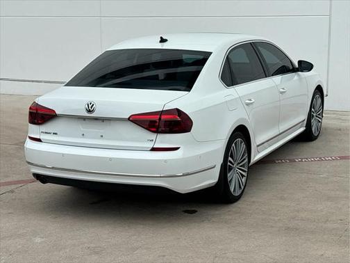 2017 Volkswagen Passat 1.8T SEL Premium