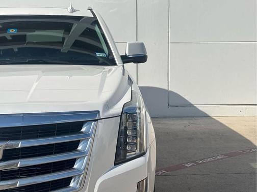 2018 Cadillac Escalade ESV Luxury