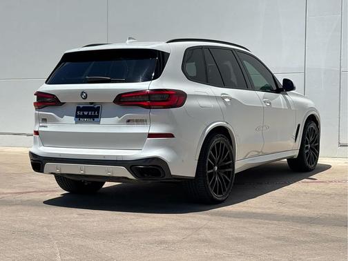 Mineral White Metallic 2022 BMW X5 M50i