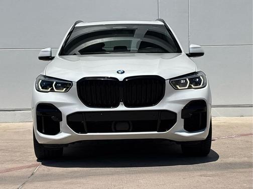 Mineral White Metallic 2022 BMW X5 M50i