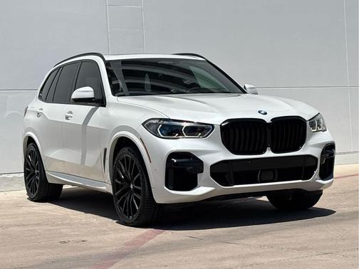 Mineral White Metallic 2022 BMW X5 M50i