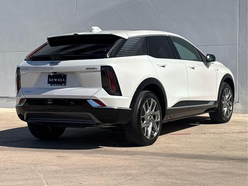 Crystal White Tricoat 2025 Cadillac OPTIQ Luxury 2 AWD