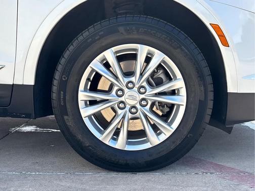 Crystal White Tricoat 2024 Cadillac XT5 Luxury