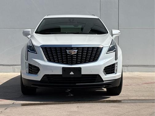 Crystal White Tricoat 2024 Cadillac XT5 Luxury