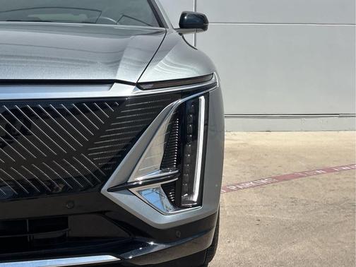 Argent Silver Metallic 2024 Cadillac LYRIQ Luxury