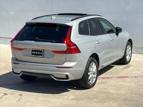 2023 Volvo XC60 B5 Plus Dark Theme