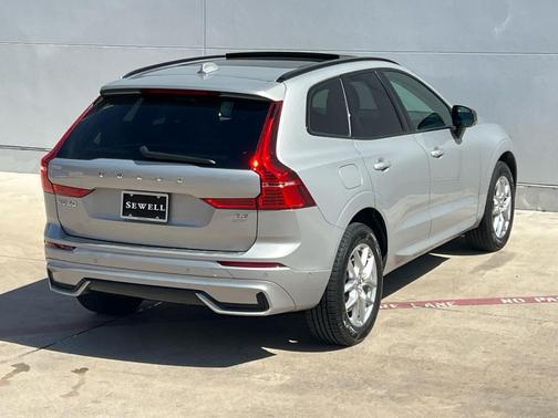 2023 Volvo XC60 B5 Plus Dark Theme