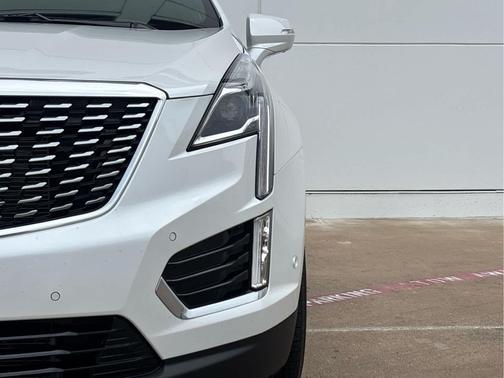 Crystal White Tricoat 2025 Cadillac XT5 Premium Luxury
