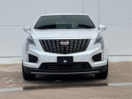 Crystal White Tricoat 2025 Cadillac XT5 Premium Luxury