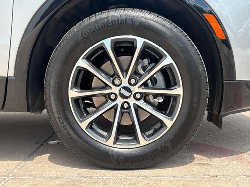 Argent Silver Metallic 2025 Cadillac XT4 Sport