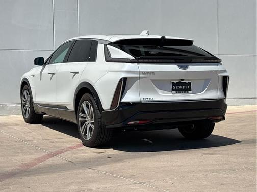 Crystal White Tricoat 2024 Cadillac LYRIQ Luxury