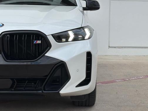Mineral White Metallic 2025 BMW X6 M60i