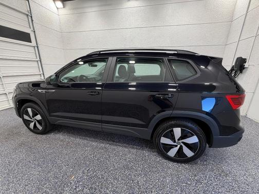 Deep Black Pearl Effect 2023 Volkswagen Taos 1.5T S