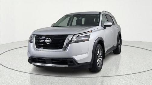 Brilliant Silver Metallic 2024 Nissan Pathfinder SL