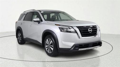 Brilliant Silver Metallic 2024 Nissan Pathfinder SL