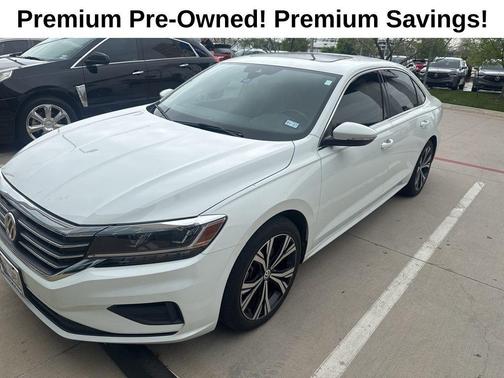 Pure White 2021 Volkswagen Passat 2.0T SE