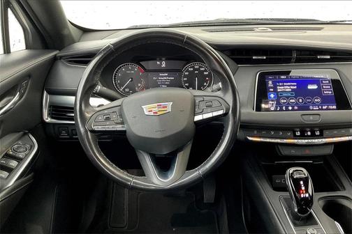 2022 Cadillac XT4 Premium Luxury