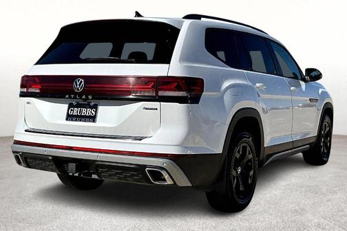 2024 Volkswagen Atlas 2.0T Peak Edition SEL
