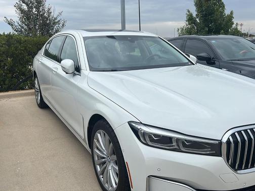 2022 BMW 740 i