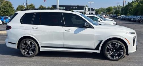 2024 BMW X7 M60i