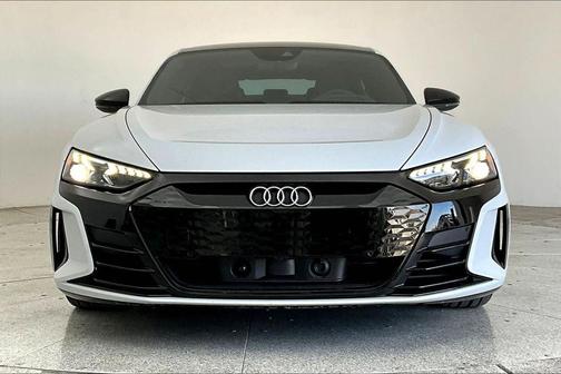 Suzuka Gray Metallic 2022 Audi e-tron GT Premium Plus