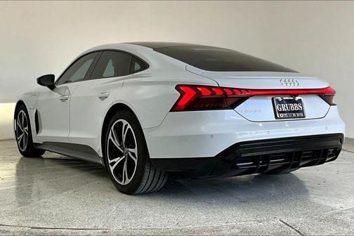 Suzuka Gray Metallic 2022 Audi e-tron GT Premium Plus