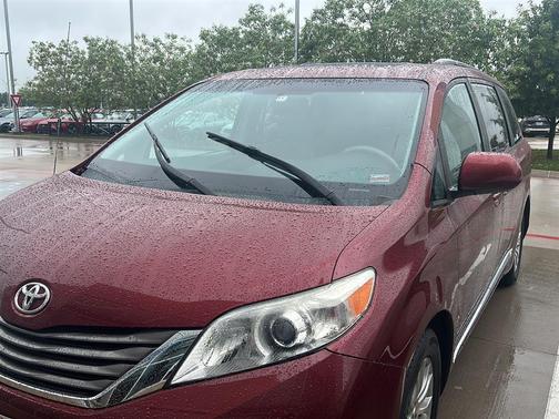 2011 Toyota Sienna XLE