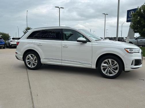 2023 Audi Q7 55 Premium