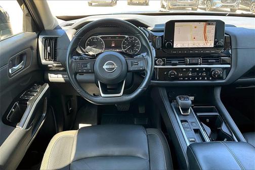 2022 Nissan Pathfinder SL