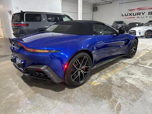 2022 Aston Martin Vantage Base