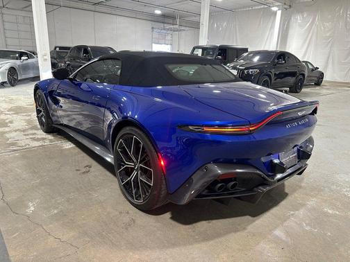 2022 Aston Martin Vantage Base