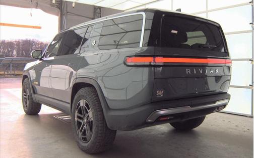 2023 Rivian R1S Adventure