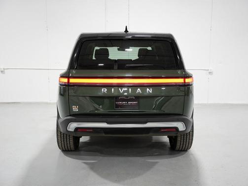 2023 Rivian R1S Adventure