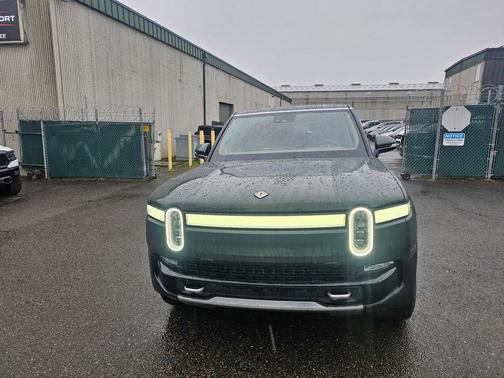 2023 Rivian R1S Adventure