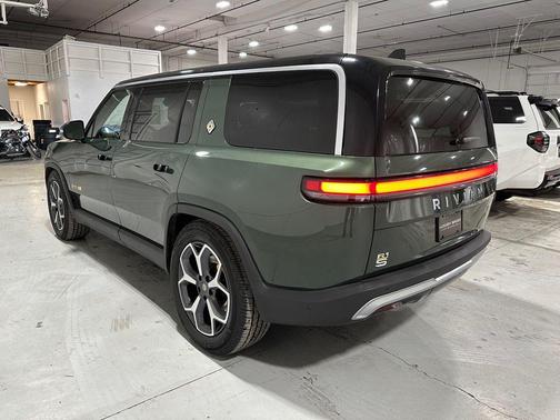 2023 Rivian R1S Adventure
