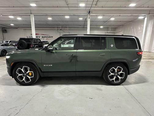 2023 Rivian R1S Adventure
