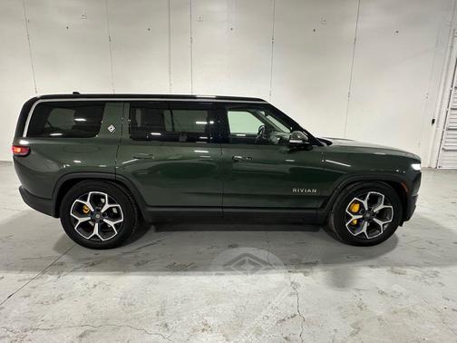 2023 Rivian R1S Adventure
