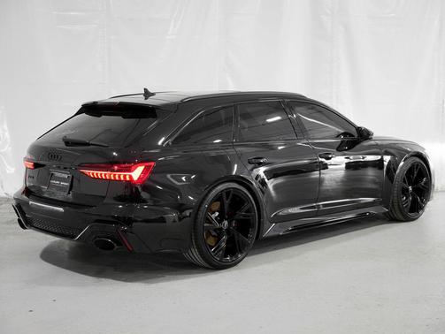 Mythos Black Metallic 2023 Audi RS 6 Avant 4.0T