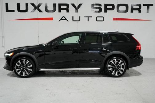 2023 Volvo V60 Cross Country B5 Ultimate